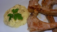 Costillas de cordero con puré de castañas