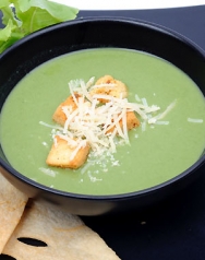 Crema de aguacates con pollo