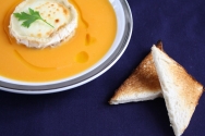 Crema de calabaza con queso de cabra