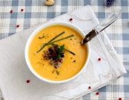 Crema de calabaza con queso y setas