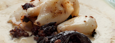Crema de castañas con chipirones, trompetas de la muerte y butifarra negra
