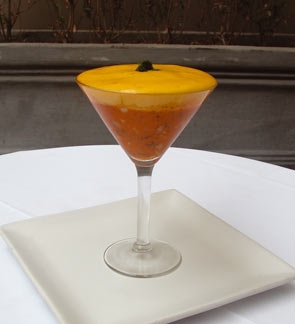 Crema de castañas y chocolate, con espuma de naranja