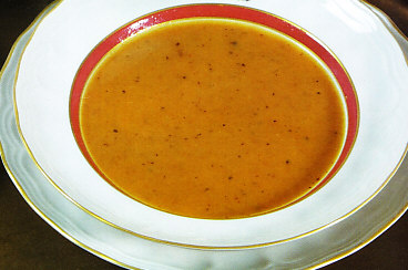 Crema de cebollas y queso frito