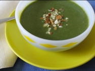 Crema de espinacas con almendras y queso de Cabrales