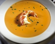 Crema de langosta y langostinos