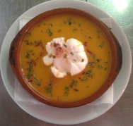 Crema de Trigueros y Huevo Escalfado