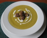 Crema de verduras con albóndigas de langostinos