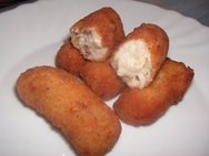 Croquetas de pollo y queso cremoso