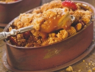 Crumble de almendras, praliné de avellanas y café con leche