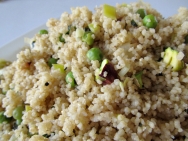 Cuscús con guisantes, pistachos y menta