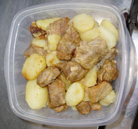 Dados de cerdo con oregano, ajo y pimentón agridulce
