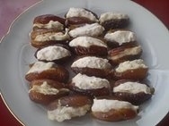 Dátiles rellenos con queso de cabra