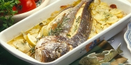 Dorada al horno al romero con patatas.