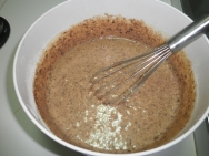 El chocolate mezclado con la masa