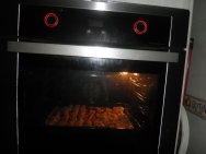 el horno se ha comodo las pastitas,Glotón!!!