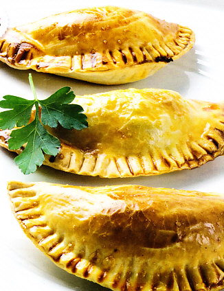 Empanadillas de bacalao con pasas