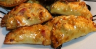 Empanadillas de pimientos y queso de cabra