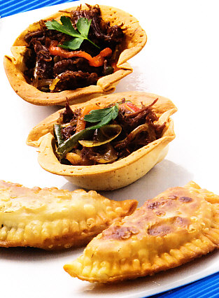 Empanadillas y cestitas de ropa vieja