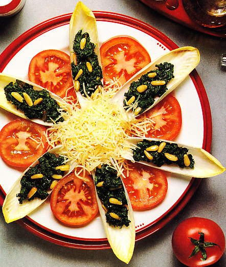 Endibias rellenas de espinacas y piñones