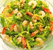 Ensalada americana de espárragos verdes y gambas