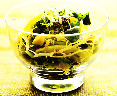 Ensalada con queso de Mahón seco, manzana y vinagreta de dátiles