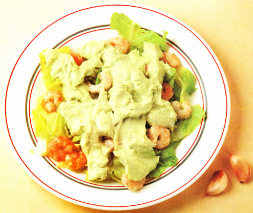 Ensalada con salsa de aguacates