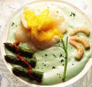 Ensalada de bacalao con langostinos y espárragos