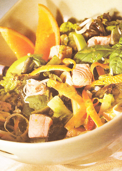 Ensalada de colores con salmón