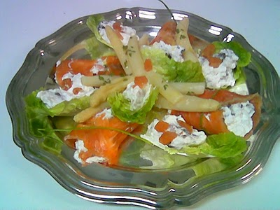 Ensalada de espárragos y salmón