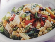 Ensalada de espirales con encurtidos