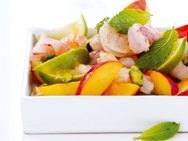 Ensalada de gambas y nectarinas