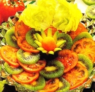 Ensalada de lechuga, kiwi y tomates