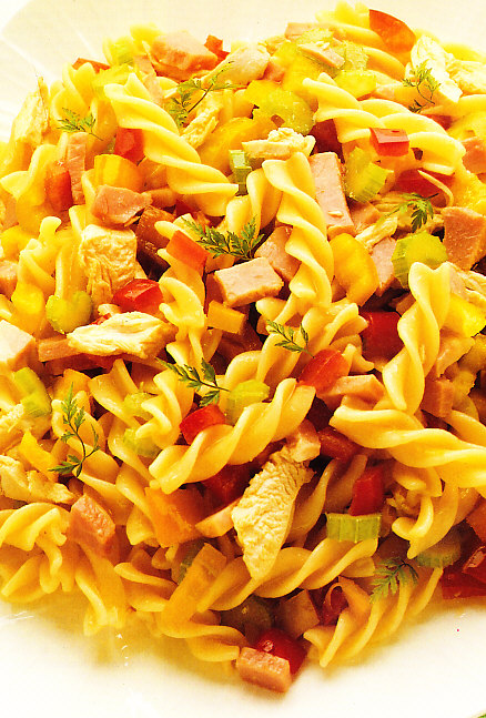 Ensalada de pasta a las dos carnes