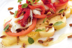 Ensalada de patatas con bacalao confitado y pimientos asados