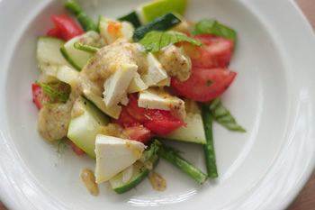 Ensalada de queso de cabra con tomate