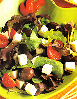 Ensalada de queso feta y aceitunas griegas