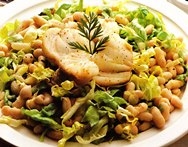 Ensalada de rape con habichuelas y romesco