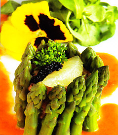 Ensalada de salmón con espárragos