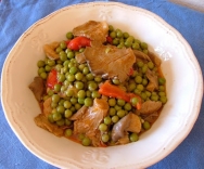 Ensalada de setas de cardo con guisantes