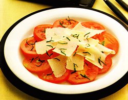 Ensalada de tomate al queso