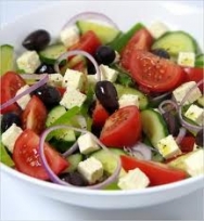 Ensalada de tomate con queso de cabra