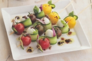 Ensalada Nicosia en brochetas