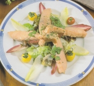 Ensalada templada con salmón fresco