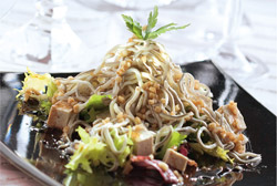 Ensalada templada de angulas con tofu