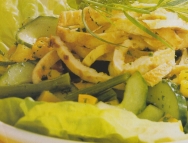 Ensalada verde con tiras de tortilla