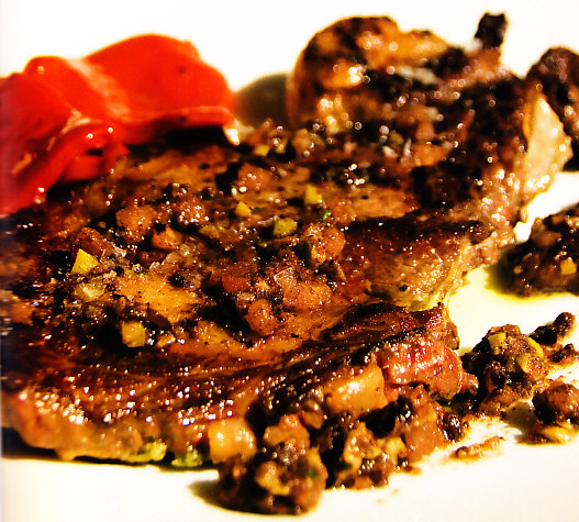 Entrecot a la plancha con salsa de aceitunas