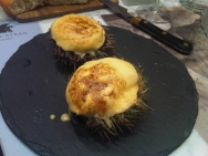 Erizos gratinados al perfume de cava