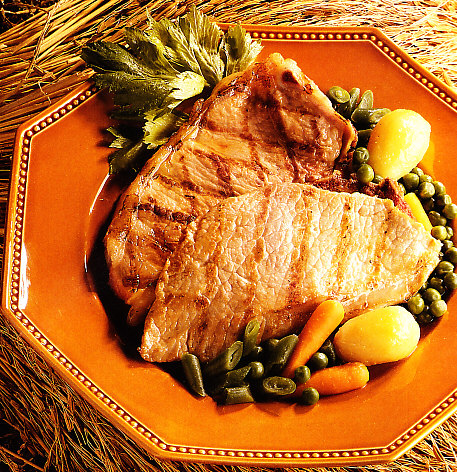 Escalopas de ternera con verduras del tiempo