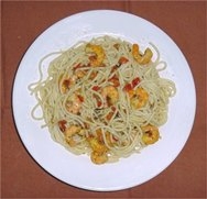 Espaguetis a la parmesana con gambas