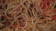 Espaguetis con tomate fresco